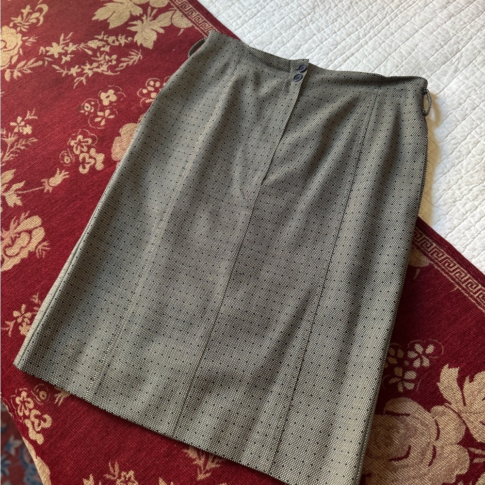 Elegant Gray Skirt